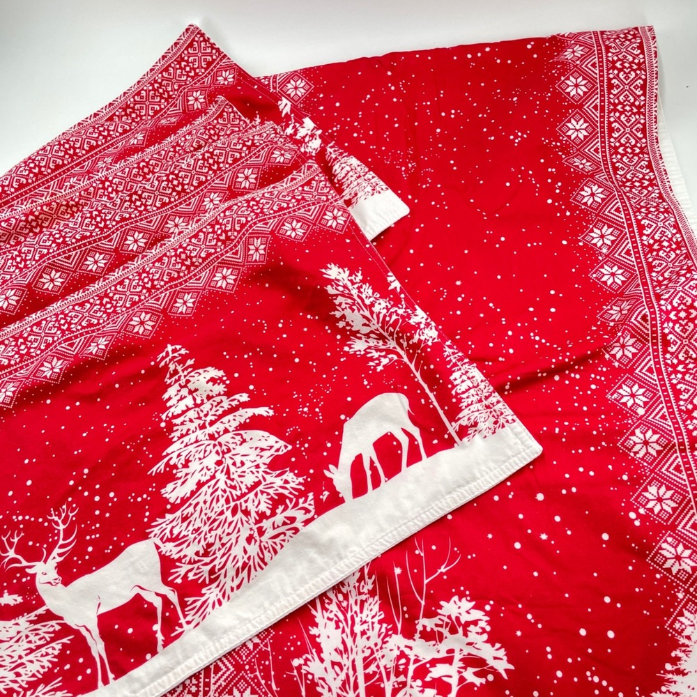 Michel Design Works Christmas Reindeer Table Runner 4 Placemats Snowflake red